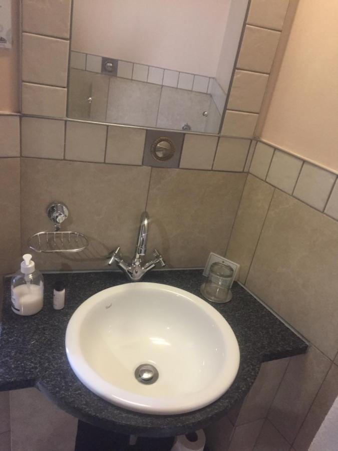 Mabungubwe Hotel Apartments - Home Away From Home Йоханесбург Екстериор снимка