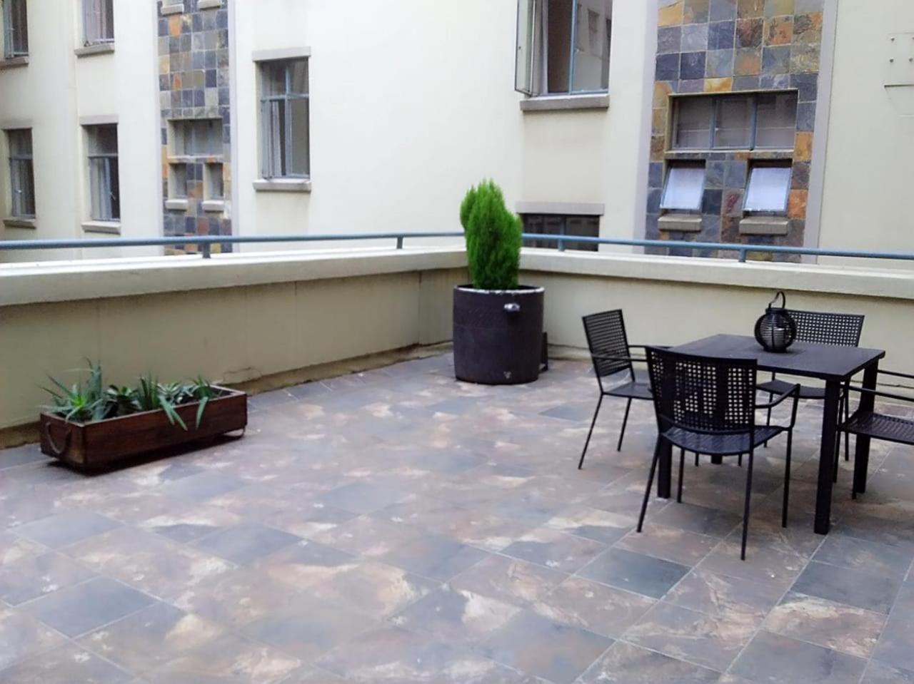 Mabungubwe Hotel Apartments - Home Away From Home Йоханесбург Екстериор снимка