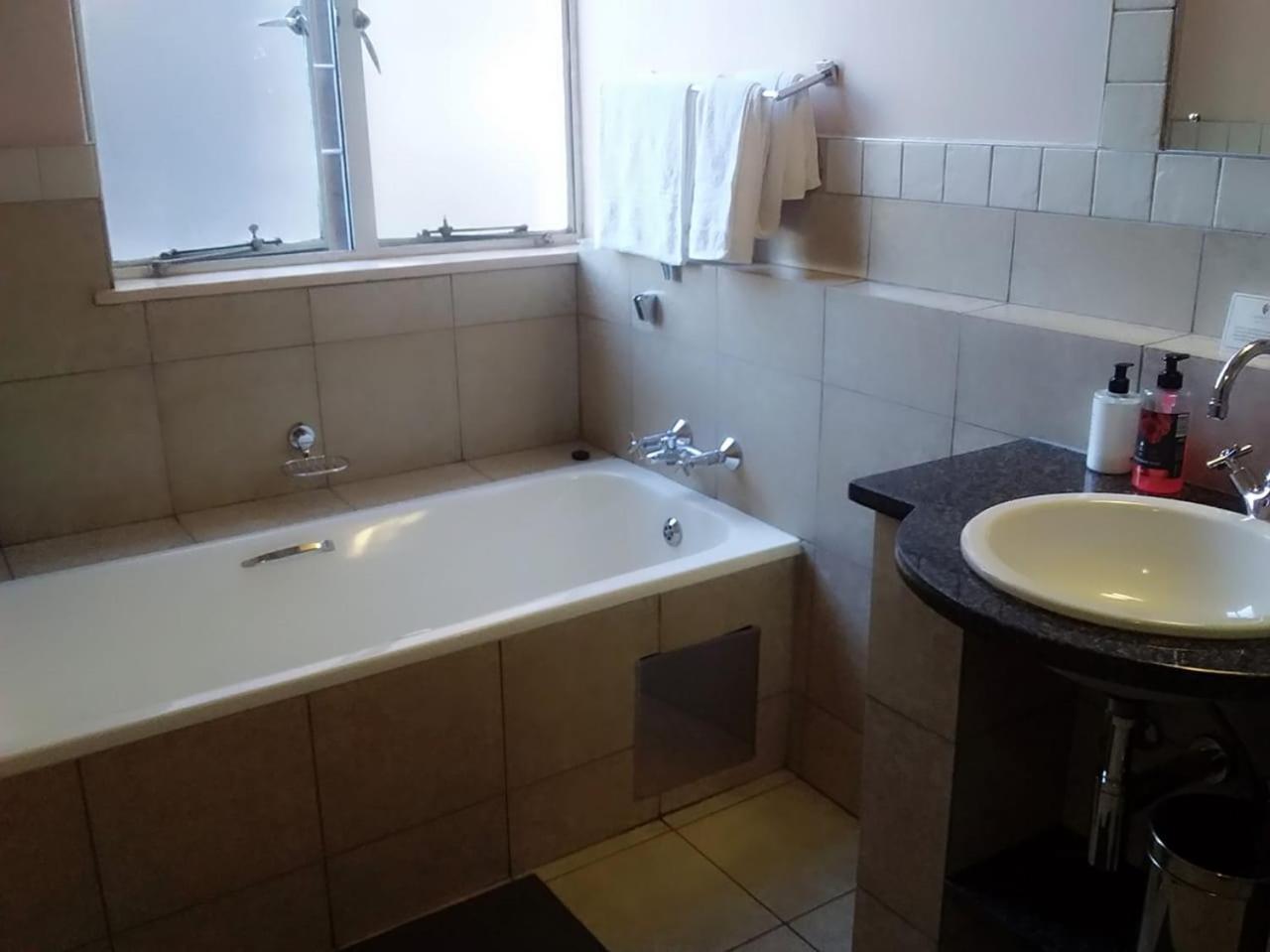 Mabungubwe Hotel Apartments - Home Away From Home Йоханесбург Екстериор снимка