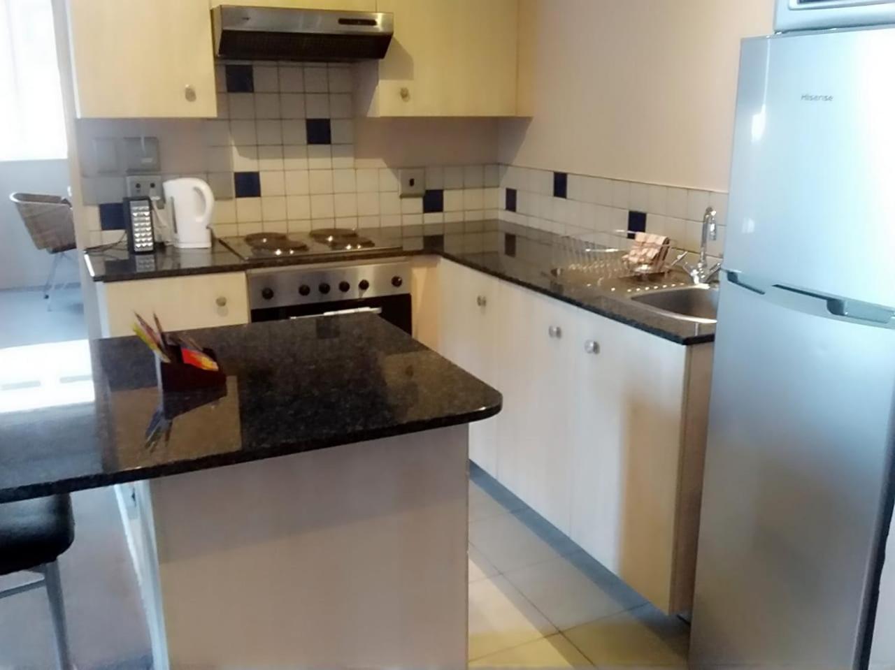Mabungubwe Hotel Apartments - Home Away From Home Йоханесбург Екстериор снимка